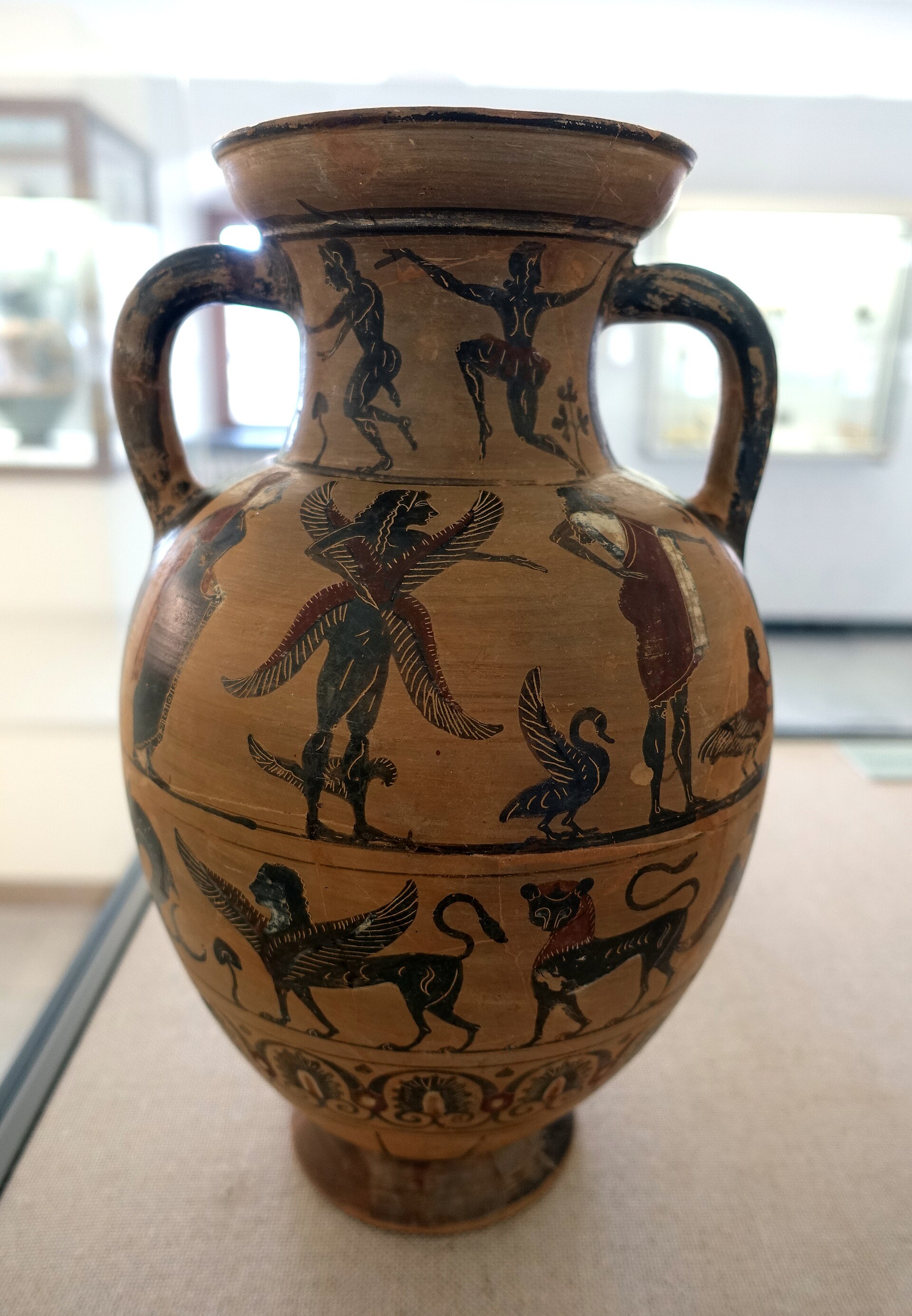 Etruscan black-figure amphora showing a procession of Tinia and other deities, c. 520-510 BCE, Martin von Wagner Museum, Wuerzburg.