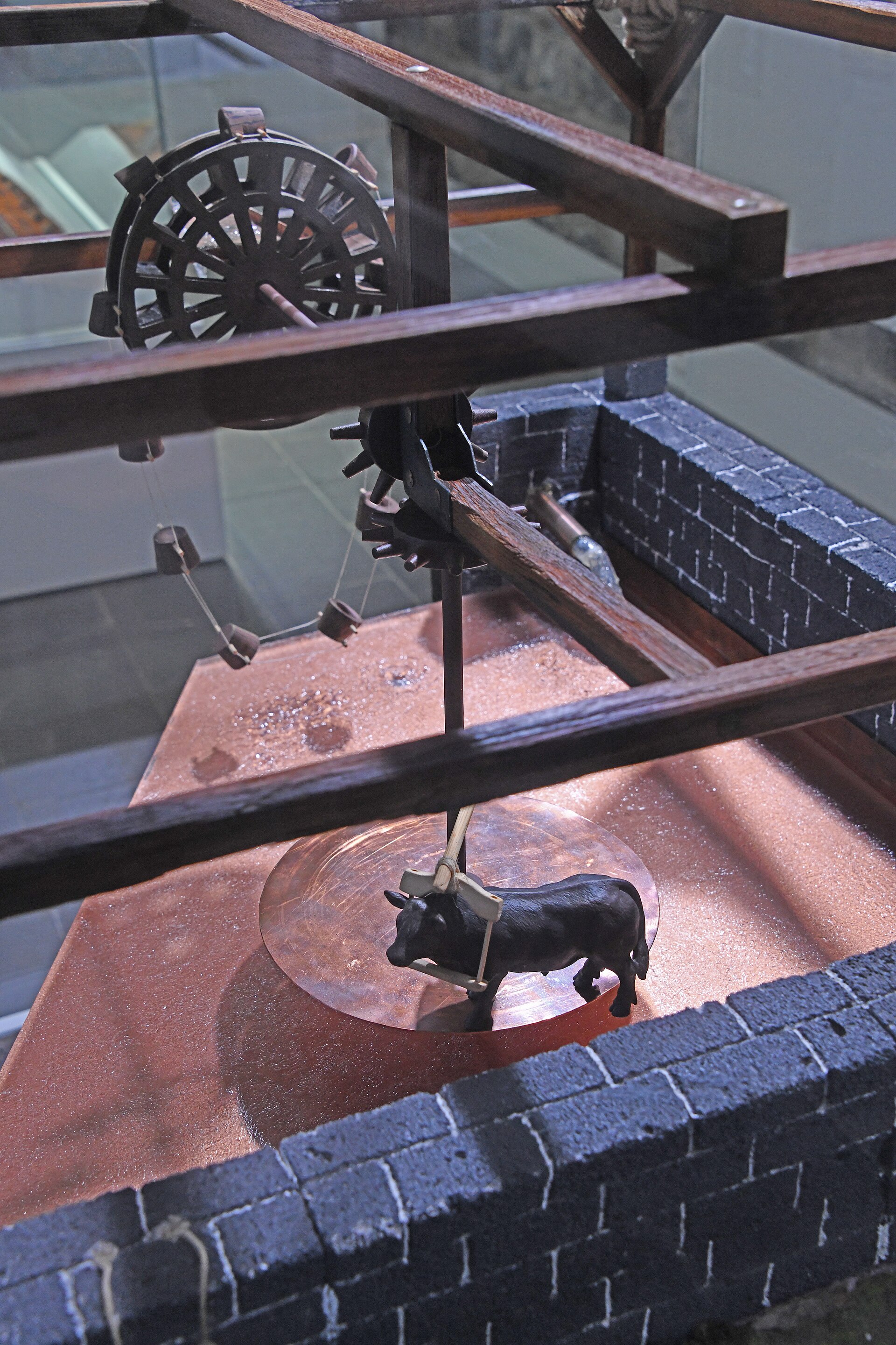 Modern reconstruction of al-Jazari's water-raising machine on exhibit in Diyarbakır