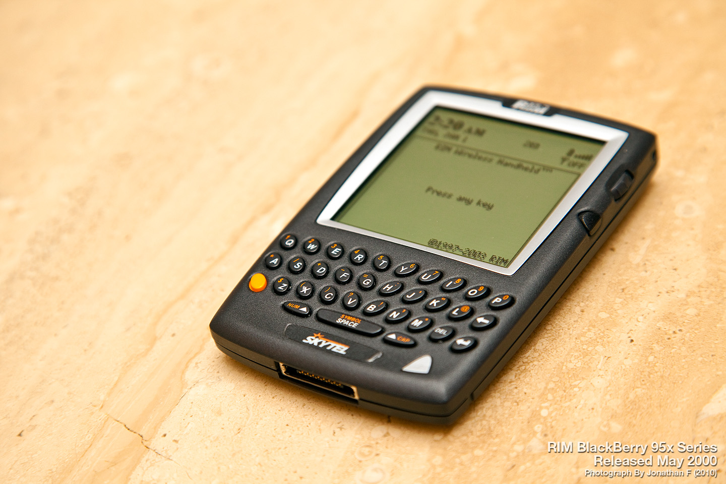 Early RIM BlackBerry R957M pager-style device from 2000