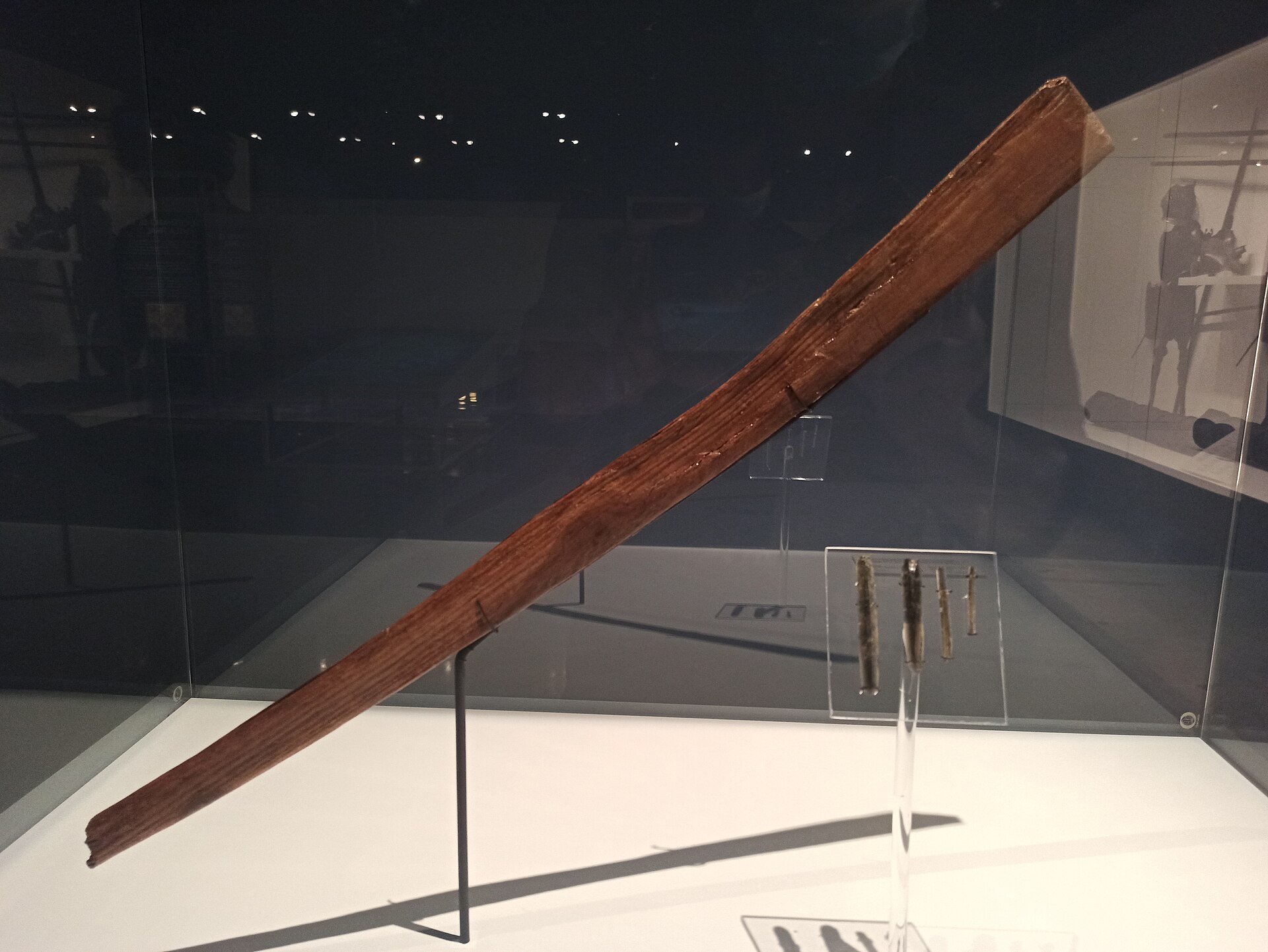 A surviving macuahuitl excavated from San Marcos Street, on display at the Museo del Templo Mayor
