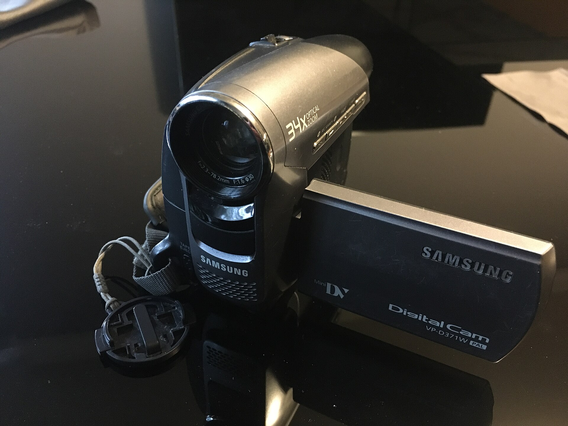 Samsung VP-D371W MiniDV camcorder