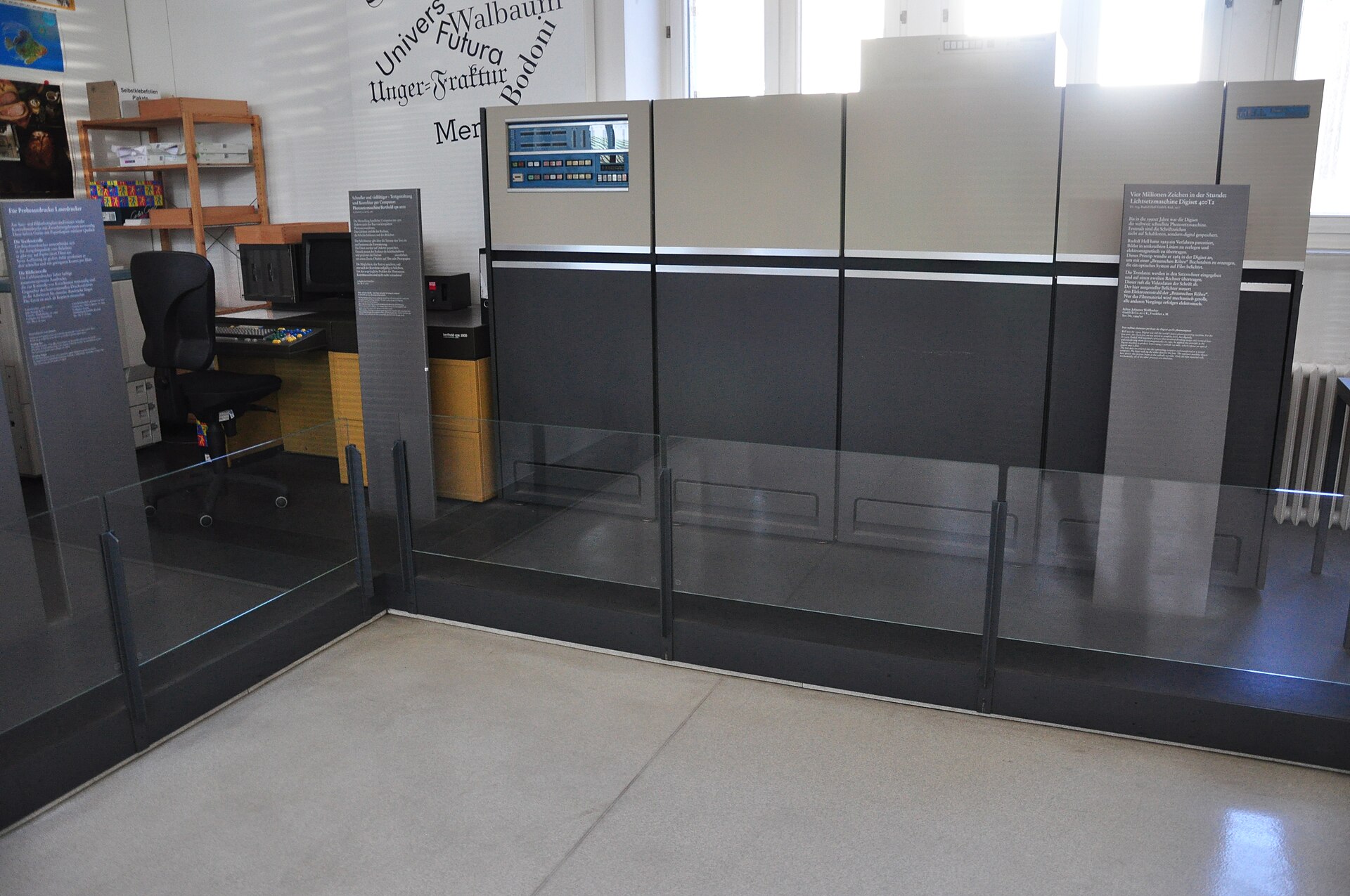 A Digiset 400T2 phototypesetting machine, which set type photographically onto film.