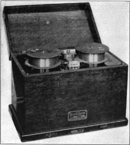 A 1922 illustration of Poulsen's Telegraphone, the steel-wire recorder that began the technology